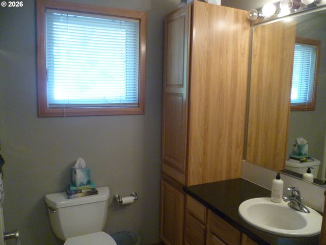 532 E STONECREEK Dr, La Center, WA 98629