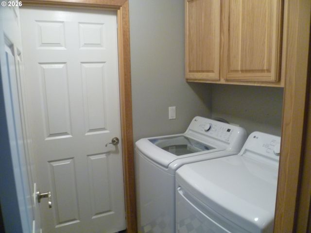 532 E STONECREEK Dr, La Center, WA 98629