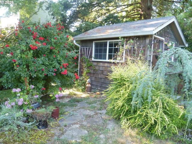 532 E STONECREEK Dr, La Center, WA 98629