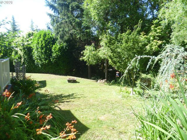 532 E STONECREEK Dr, La Center, WA 98629