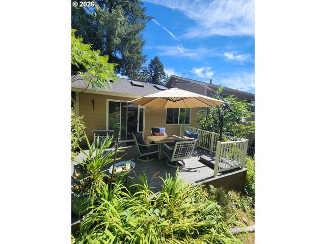 532 E STONECREEK Dr, La Center, WA 98629