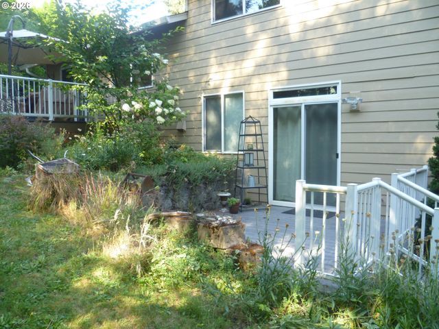 532 E STONECREEK Dr, La Center, WA 98629
