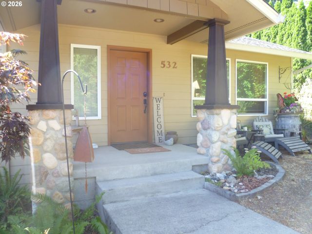532 E STONECREEK Dr, La Center, WA 98629
