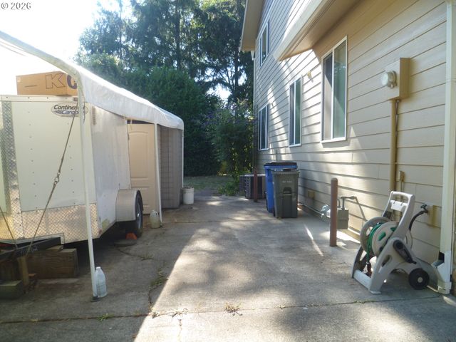 532 E STONECREEK Dr, La Center, WA 98629