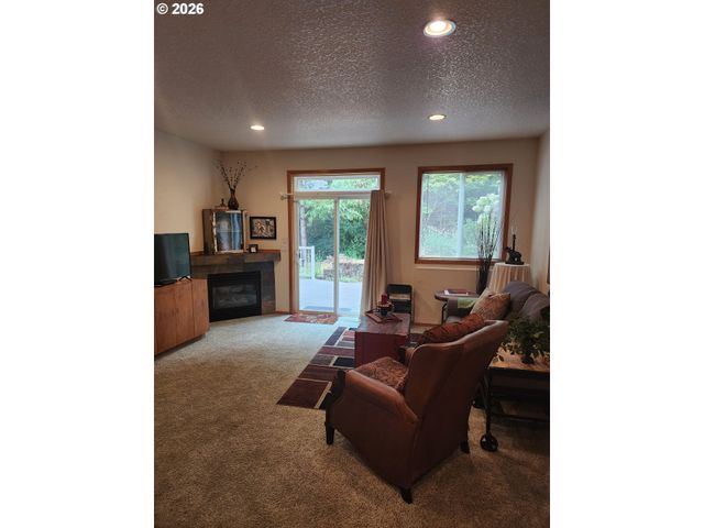 532 E STONECREEK Dr, La Center, WA 98629