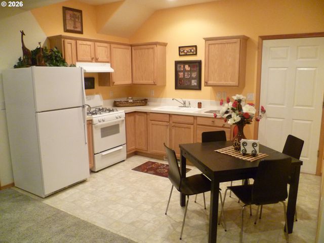 532 E STONECREEK Dr, La Center, WA 98629