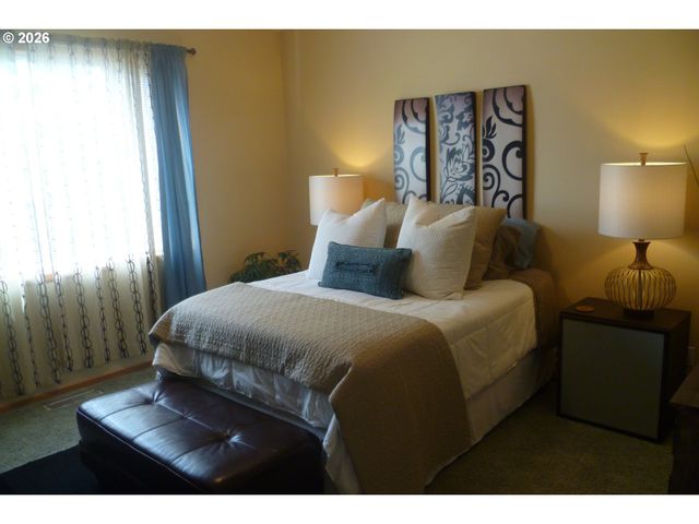 532 E STONECREEK Dr, La Center, WA 98629