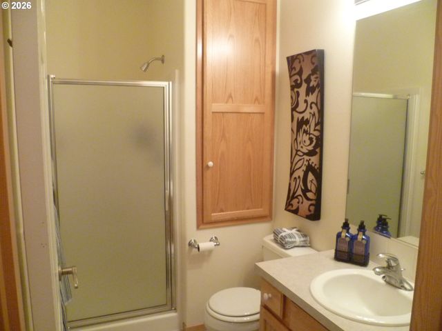 532 E STONECREEK Dr, La Center, WA 98629