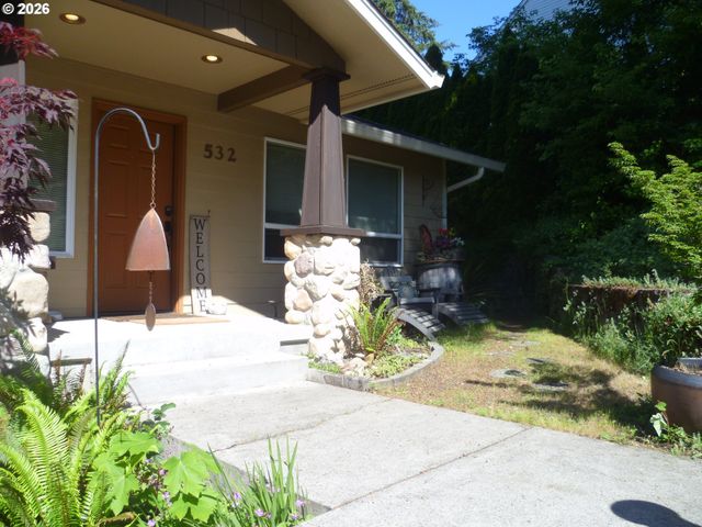 532 E STONECREEK Dr, La Center, WA 98629