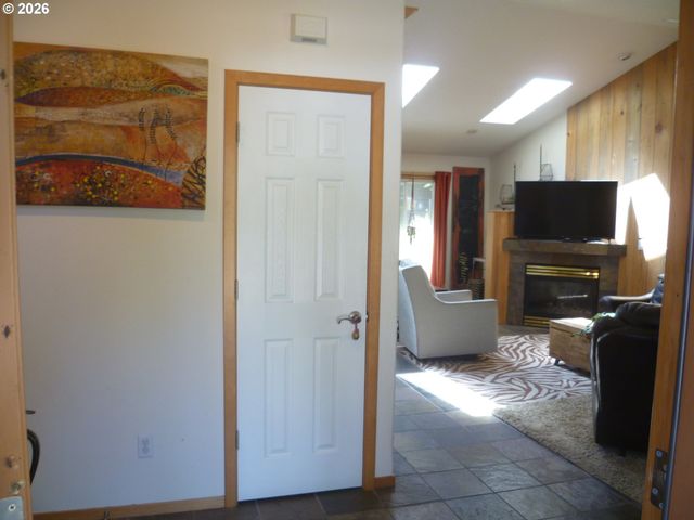 532 E STONECREEK Dr, La Center, WA 98629