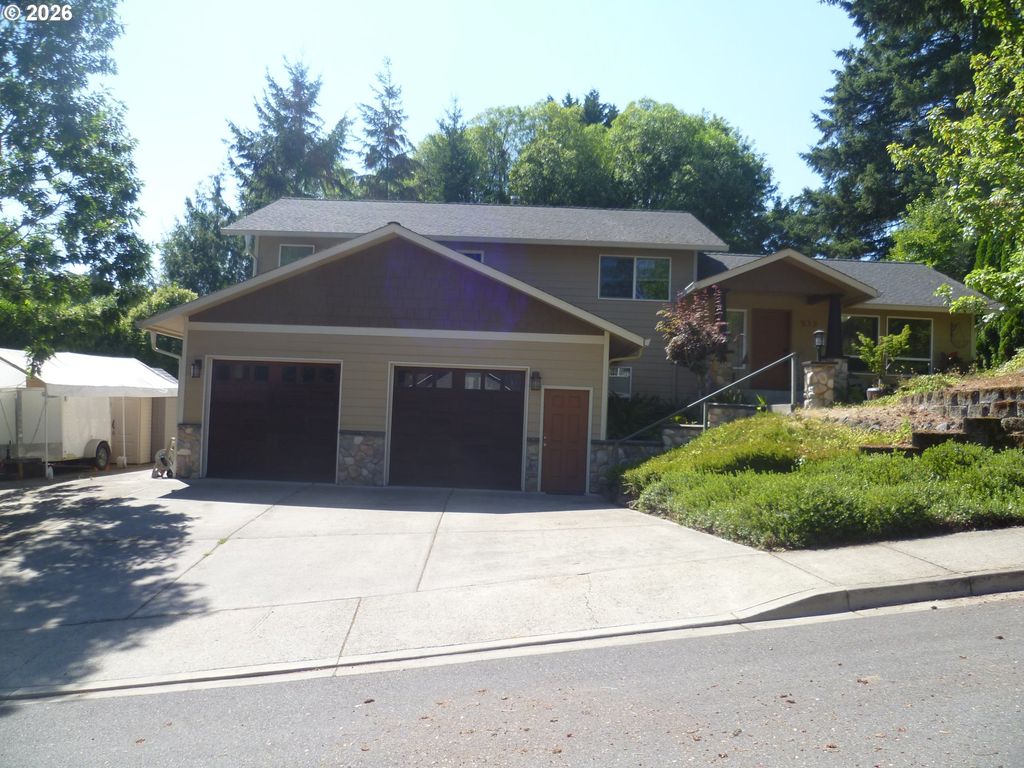 532 E STONECREEK Dr, La Center, WA 98629