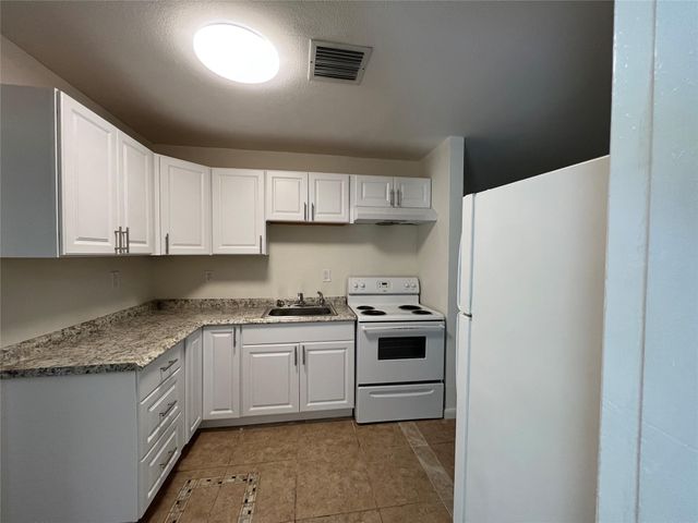 1811 N 47th St, Fort Pierce, FL 34947