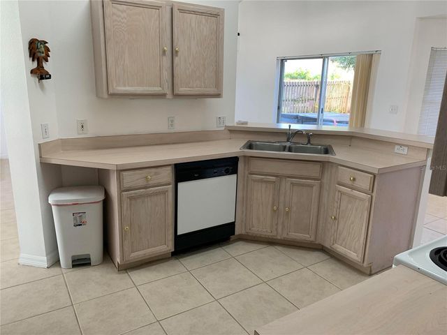 2323 LAUREL PINE LANE, Orlando, FL 32837