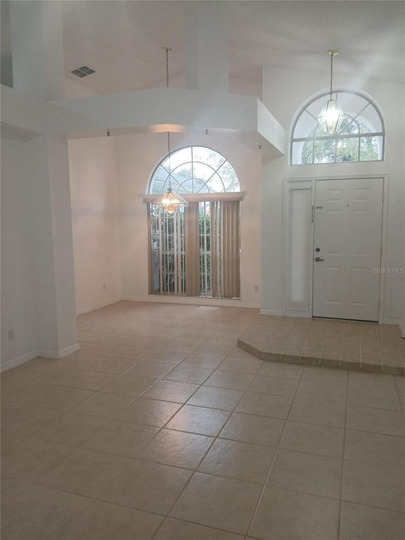 Image 2 of property listing at 2323 LAUREL PINE LANE, Orlando, FL 32837
