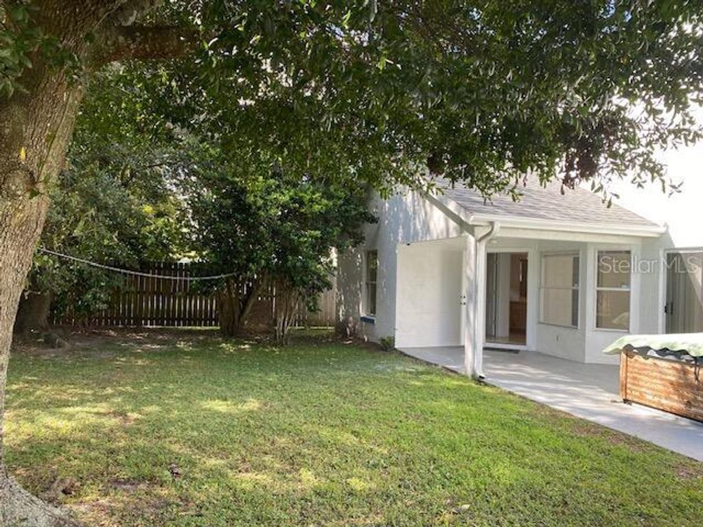 Image 12 of property listing at 2323 LAUREL PINE LANE, Orlando, FL 32837