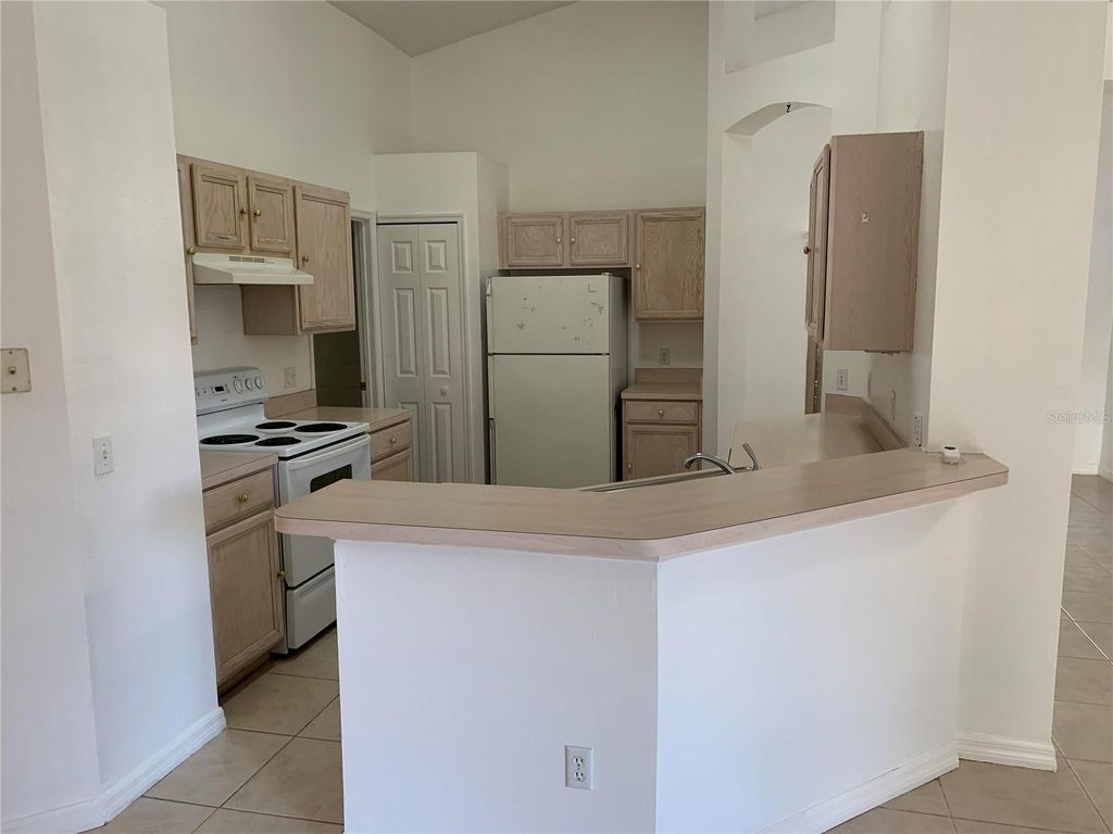 Image 4 of property listing at 2323 LAUREL PINE LANE, Orlando, FL 32837