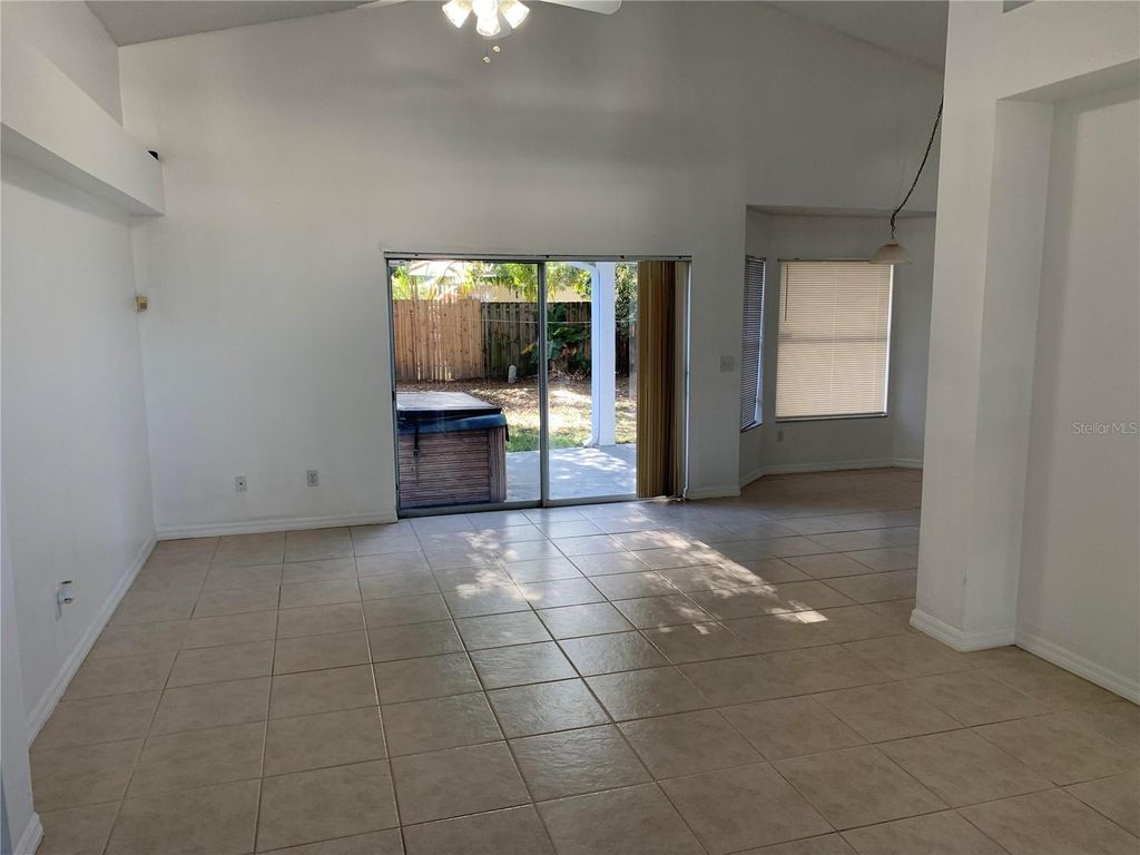 Image 7 of property listing at 2323 LAUREL PINE LANE, Orlando, FL 32837