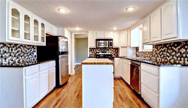 2691 N Stanton Avenue, Fayetteville, AR 72703