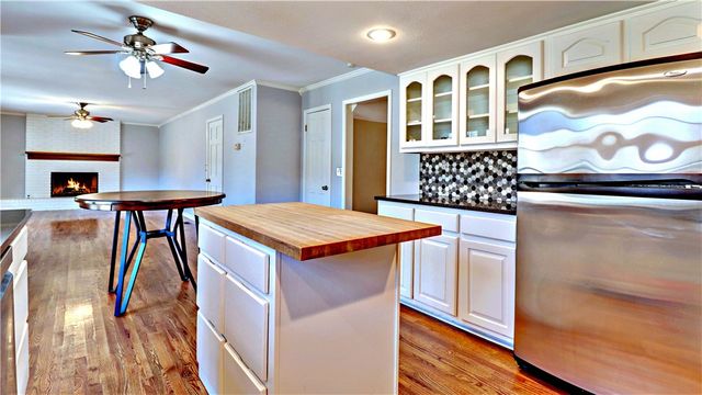 2691 N Stanton Avenue, Fayetteville, AR 72703