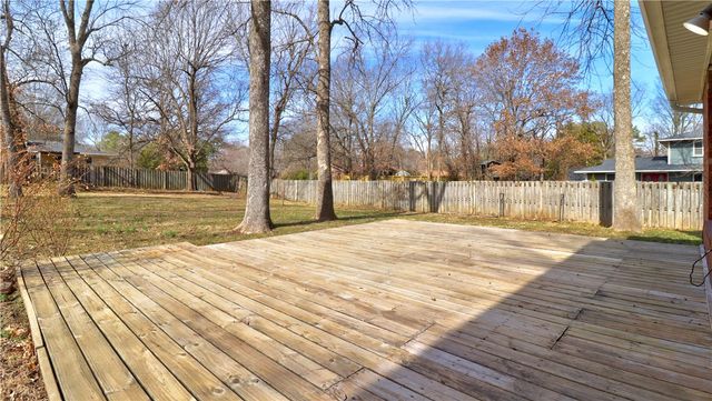 2691 N Stanton Avenue, Fayetteville, AR 72703