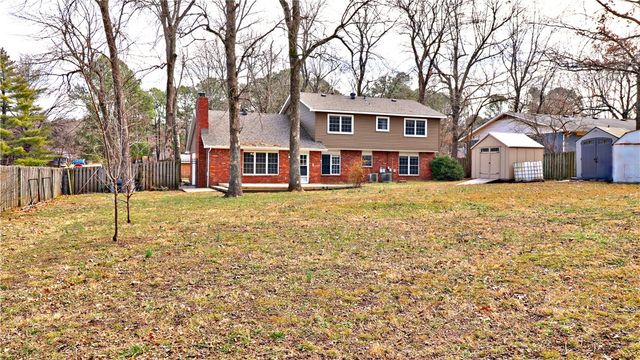 2691 N Stanton Avenue, Fayetteville, AR 72703