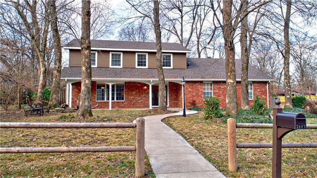 2691 N Stanton Avenue, Fayetteville, AR 72703