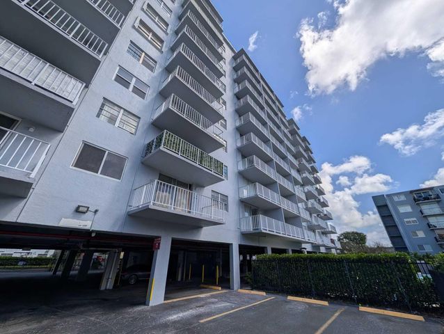 1470 NE 125th Terrace 709, North Miami, FL 33161