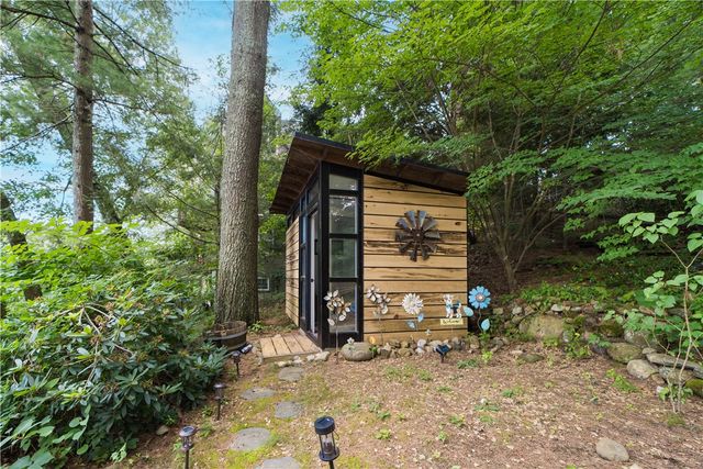 16 Ruff Stone Road, Smithfield, RI 02828