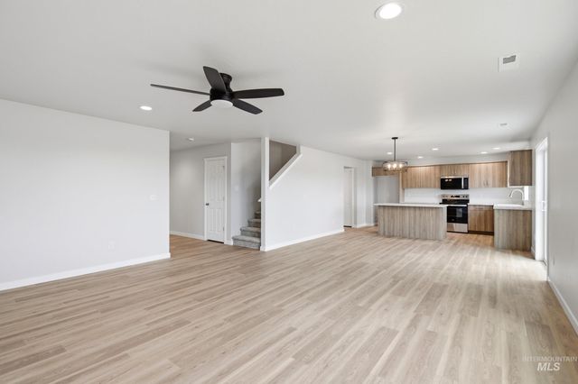 1751 Gyrfalcon St, Middleton, ID 83644