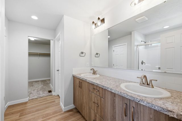 1751 Gyrfalcon St, Middleton, ID 83644