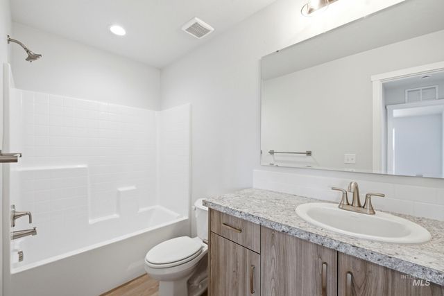 1751 Gyrfalcon St, Middleton, ID 83644