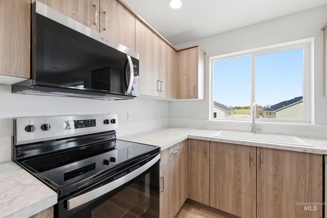 1751 Gyrfalcon St, Middleton, ID 83644