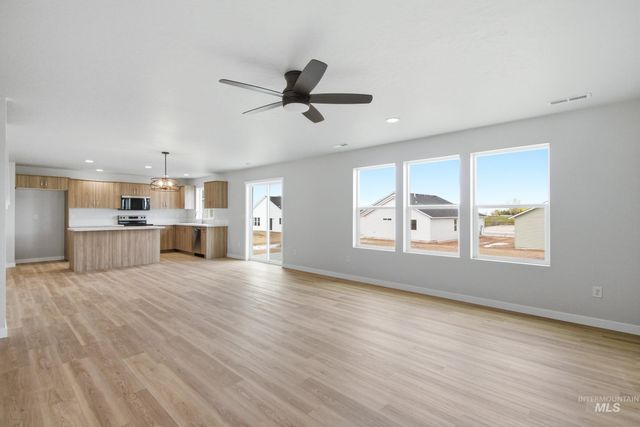 1751 Gyrfalcon St, Middleton, ID 83644