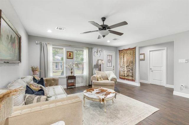 4805 Indian Trail, Baytown, TX 77521