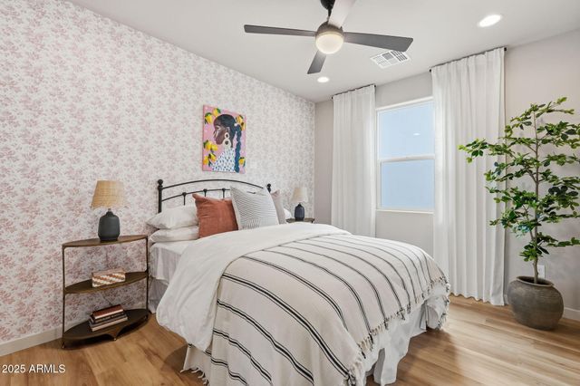 109 W WILLO Court, Phoenix, AZ 85003