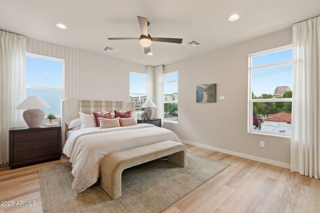 109 W WILLO Court, Phoenix, AZ 85003