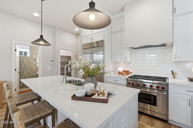 109 W WILLO Court, Phoenix, AZ 85003