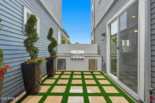 109 W WILLO Court, Phoenix, AZ 85003