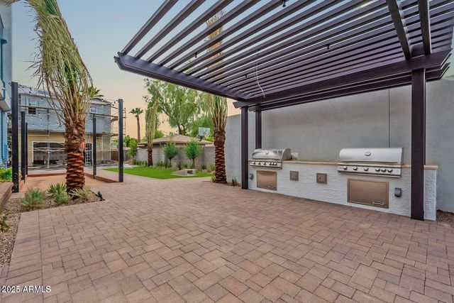 109 W WILLO Court, Phoenix, AZ 85003