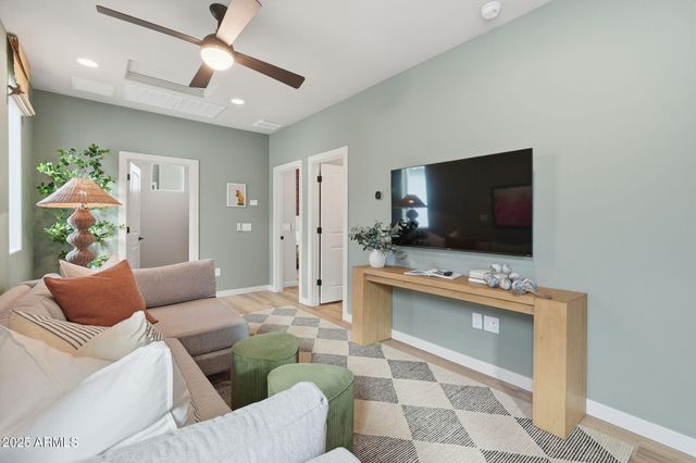 109 W WILLO Court, Phoenix, AZ 85003