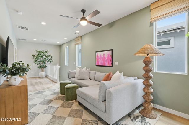 109 W WILLO Court, Phoenix, AZ 85003