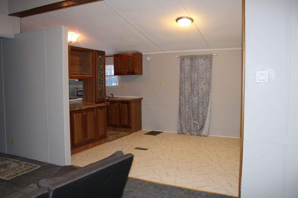 Image 11 of property listing at 406 W Kirkwood Street, Odin, IL 62870