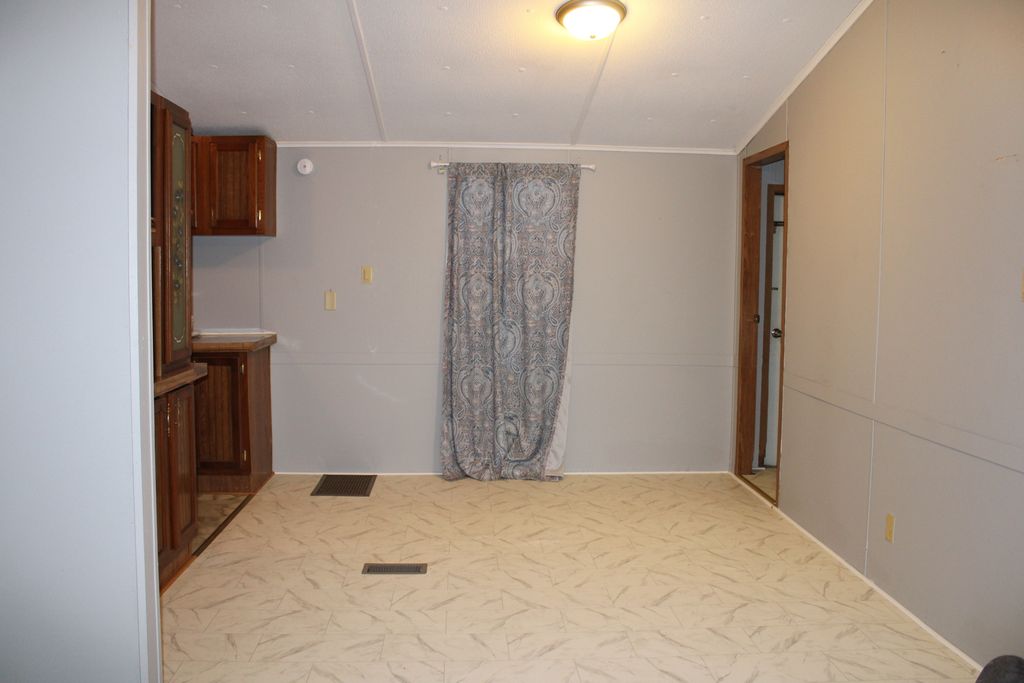 Image 12 of property listing at 406 W Kirkwood Street, Odin, IL 62870