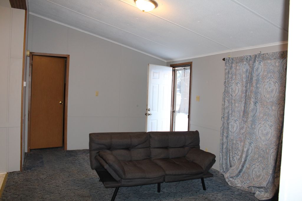 Image 3 of property listing at 406 W Kirkwood Street, Odin, IL 62870