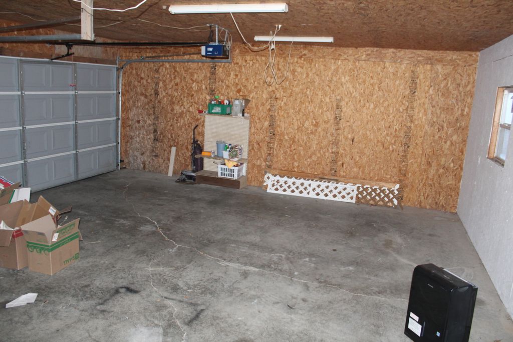 Image 21 of property listing at 406 W Kirkwood Street, Odin, IL 62870