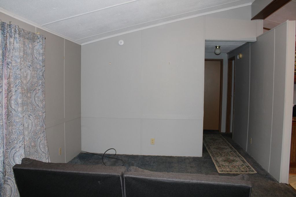 Image 4 of property listing at 406 W Kirkwood Street, Odin, IL 62870