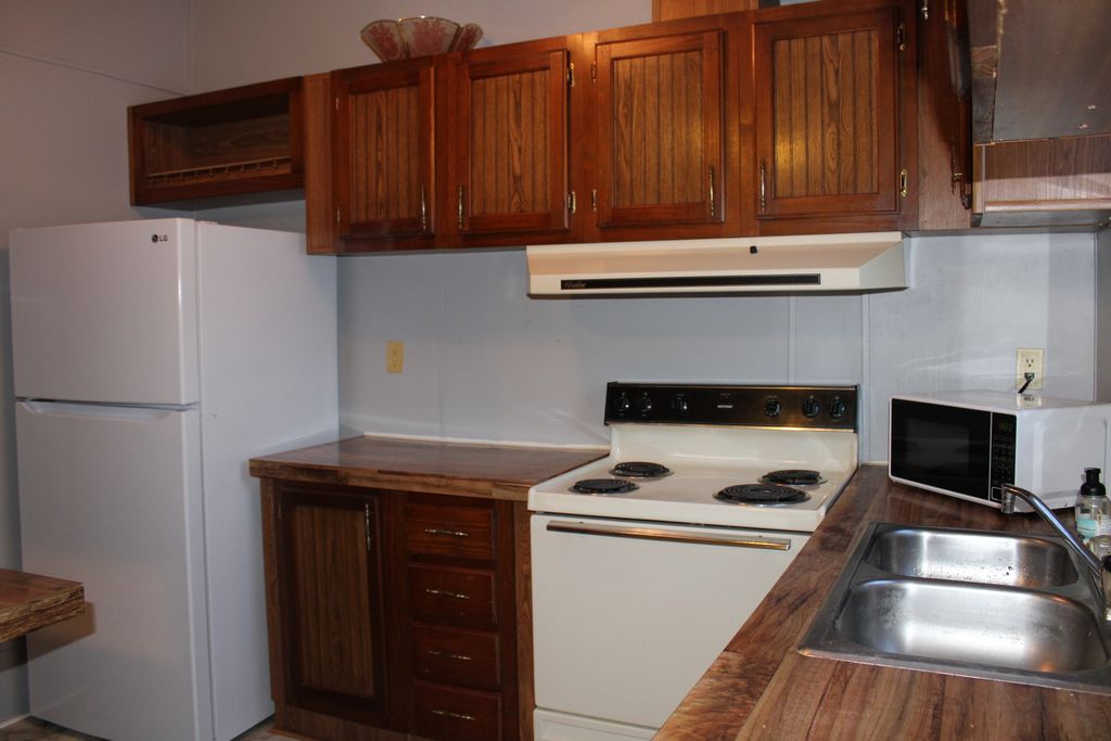 Image 7 of property listing at 406 W Kirkwood Street, Odin, IL 62870