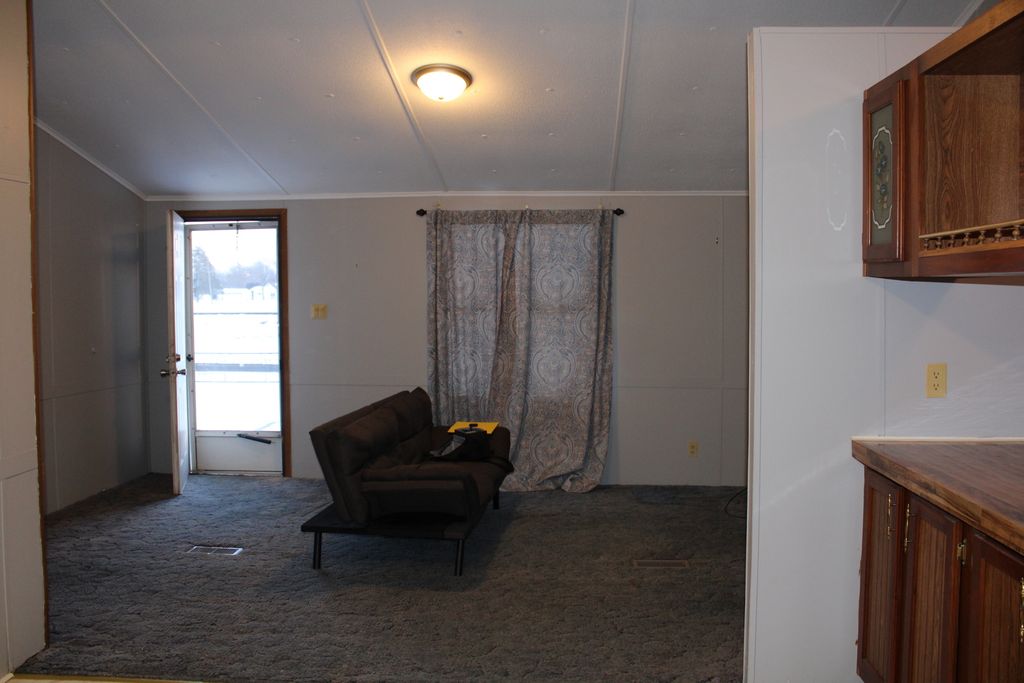 Image 10 of property listing at 406 W Kirkwood Street, Odin, IL 62870