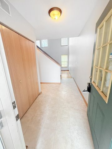 1533 Keystone Court, Elgin, IL 60120