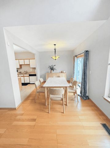 1533 Keystone Court, Elgin, IL 60120